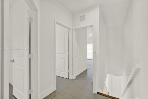 Снять в аренду таунхаус в Майами, Флорида 3 спальни, 125.42м2, № 1943820 - фото 22