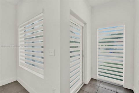 Снять в аренду таунхаус в Майами, Флорида 3 спальни, 125.42м2, № 1943820 - фото 12