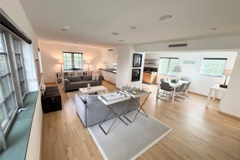 Condominio en Miami Beach, Florida, 2 dormitorios  № 2029914