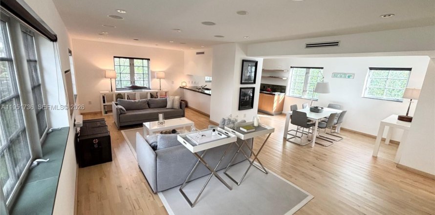 Condominio en Miami Beach, Florida, 2 dormitorios  № 2029914