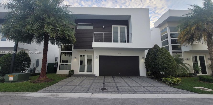 Villa ou maison à Doral, Floride 5 chambres, 336.31 m2 № 2024436