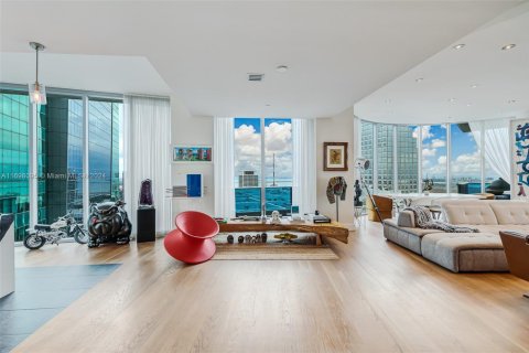 Condo in Miami, Florida, 3 bedrooms  № 1764054 - photo 1