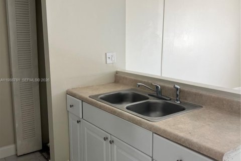 Condo in Coral Springs, Florida  № 2051461 - photo 7