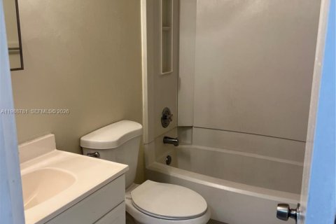 Condo in Coral Springs, Florida  № 2051461 - photo 9