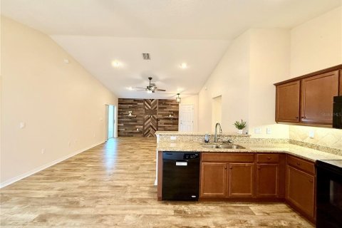 Casa en alquiler en Zephyrhills, Florida, 3 dormitorios, 138.8 m2 № 1822610 - foto 14