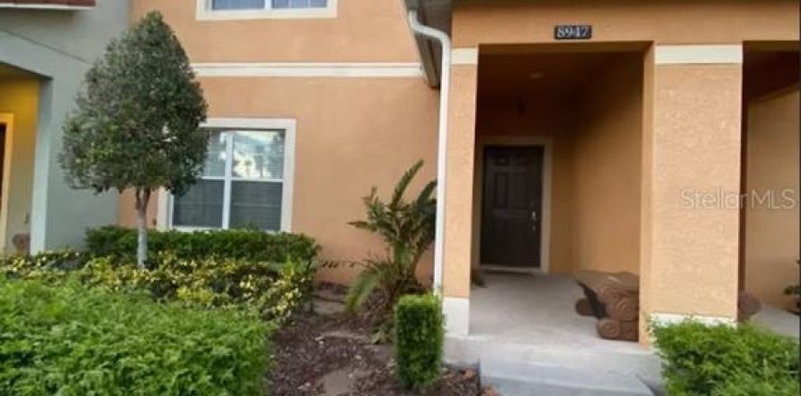 Adosado en Kissimmee, Florida 4 dormitorios, 176.7 m2 № 2104075