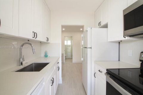 Copropriété à louer à Fort Lauderdale, Floride: 2 chambres, 53.42 m2 № 2062429 - photo 22