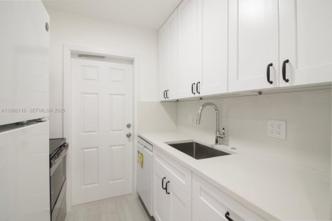 Copropriété à louer à Fort Lauderdale, Floride: 2 chambres, 53.42 m2 № 2062429 - photo 24