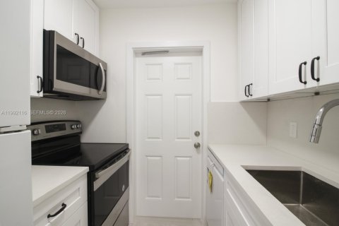 Copropriété à louer à Fort Lauderdale, Floride: 2 chambres, 53.42 m2 № 2062429 - photo 23