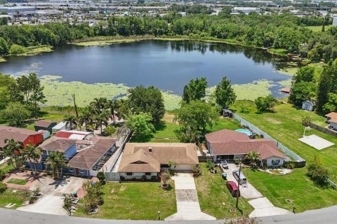 House in Orlando, Florida 3 bedrooms, 164.53 sq.m. № 1745014 - photo 4