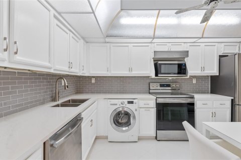 Condo in Fort Lauderdale, Florida, 2 bedrooms  № 2268293 - photo 5