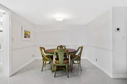 Condo in Fort Lauderdale, Florida, 2 bedrooms  № 2268293 - photo 3