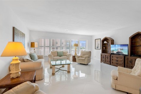 Condo in Fort Lauderdale, Florida, 2 bedrooms  № 2268293 - photo 2
