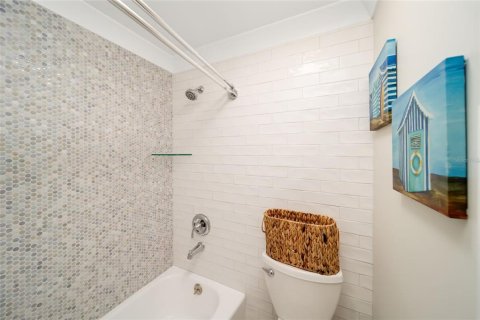 Condominio en venta en Longboat Key, Florida, 2 dormitorios, 115.29 m2 № 2148273 - foto 28