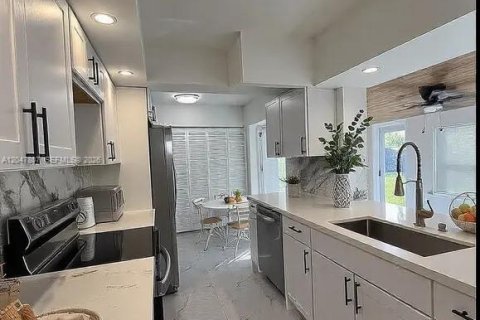 Villa ou maison à vendre à Fort Lauderdale, Floride: 2 chambres, 104.24 m2 № 2278278 - photo 6