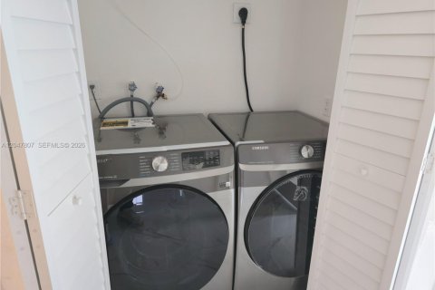 Villa ou maison à vendre à Fort Lauderdale, Floride: 2 chambres, 104.24 m2 № 2278278 - photo 17