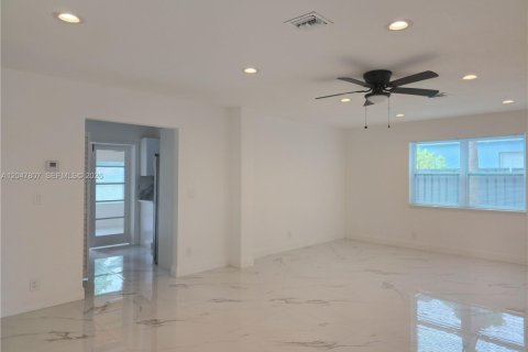 Villa ou maison à vendre à Fort Lauderdale, Floride: 2 chambres, 104.24 m2 № 2278278 - photo 2