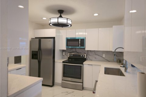 Villa ou maison à vendre à Fort Lauderdale, Floride: 2 chambres, 104.24 m2 № 2278278 - photo 3