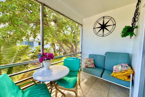 Condominio en Pompano Beach, Florida, 2 dormitorios  № 2240246