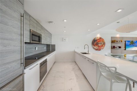 Condominio en venta en Sunny Isles Beach, Florida, 3 dormitorios, 158.4 m2 № 2428308 - foto 3