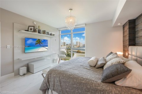 Condominio en venta en Sunny Isles Beach, Florida, 3 dormitorios, 158.4 m2 № 2428308 - foto 9