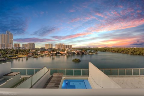 Condominio en venta en Sunny Isles Beach, Florida, 3 dormitorios, 158.4 m2 № 2428308 - foto 18