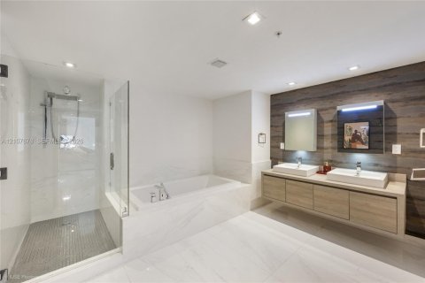 Condominio en venta en Sunny Isles Beach, Florida, 3 dormitorios, 158.4 m2 № 2428308 - foto 12