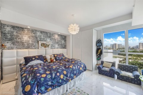 Condominio en venta en Sunny Isles Beach, Florida, 3 dormitorios, 158.4 m2 № 2428308 - foto 10