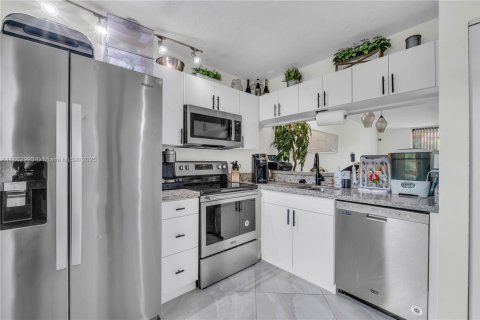 Condo in Plantation, Florida, 2 bedrooms  № 1889822 - photo 6
