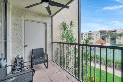 Condo in Plantation, Florida, 2 bedrooms  № 1889822 - photo 1
