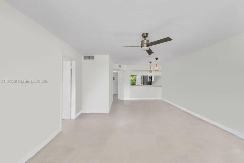 Condo in Plantation, Florida, 2 bedrooms  № 1889822 - photo 3
