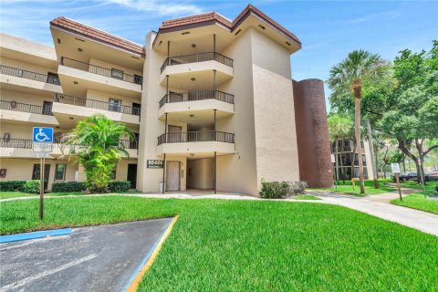 Condo in Plantation, Florida, 2 bedrooms  № 1889822 - photo 10