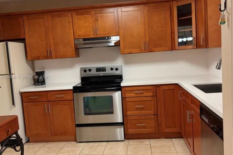 Villa ou maison à vendre à Palmetto Bay, Floride: 3 chambres, 100.15 m2 № 2009579 - photo 4