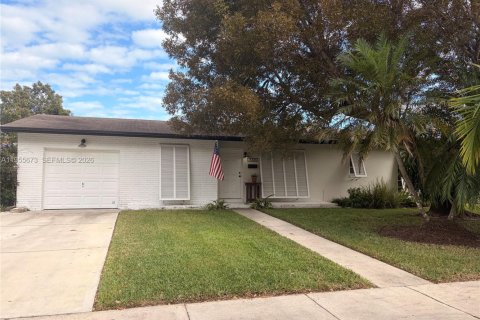 Villa ou maison à vendre à Palmetto Bay, Floride: 3 chambres, 100.15 m2 № 2009579 - photo 2