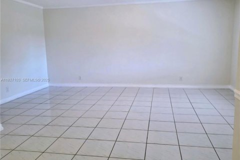 Copropriété à louer à Hallandale Beach, Floride: 2 chambres, 111.48 m2 № 1987973 - photo 7