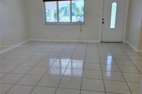 Copropriété à louer à Hallandale Beach, Floride: 2 chambres, 111.48 m2 № 1987973 - photo 6