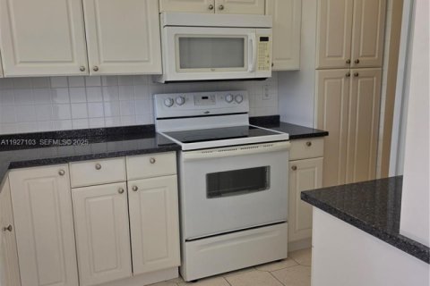 Copropriété à louer à Hallandale Beach, Floride: 2 chambres, 111.48 m2 № 1987973 - photo 3