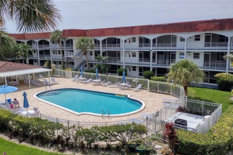 Copropriété à louer à Hallandale Beach, Floride: 2 chambres, 111.48 m2 № 1987973 - photo 1