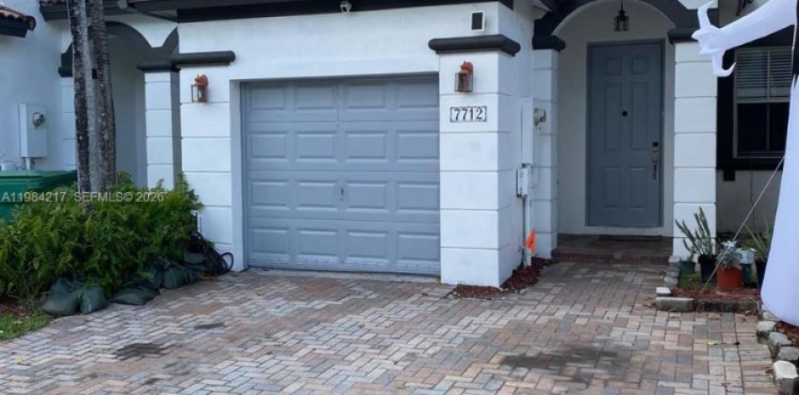 Таунхаус в Дорал, Флорида 3 спальни, 157м2 № 2045570