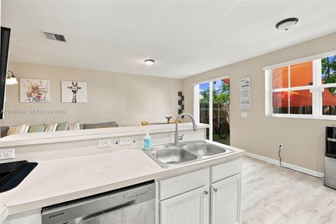 Casa en venta en Miami, Florida, 3 dormitorios, 168.34 m2 № 2378819 - foto 27