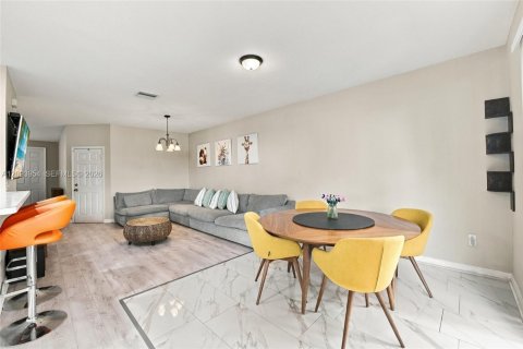 Casa en venta en Miami, Florida, 3 dormitorios, 168.34 m2 № 2378819 - foto 4