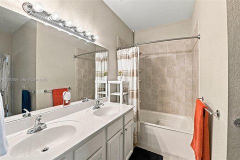 Casa en venta en Miami, Florida, 3 dormitorios, 168.34 m2 № 2378819 - foto 16