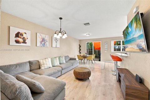 Casa en venta en Miami, Florida, 3 dormitorios, 168.34 m2 № 2378819 - foto 10