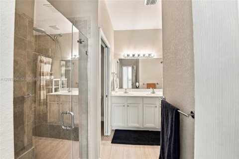 Casa en venta en Miami, Florida, 3 dormitorios, 168.34 m2 № 2378819 - foto 17