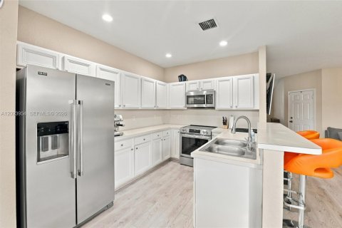 Casa en venta en Miami, Florida, 3 dormitorios, 168.34 m2 № 2378819 - foto 29