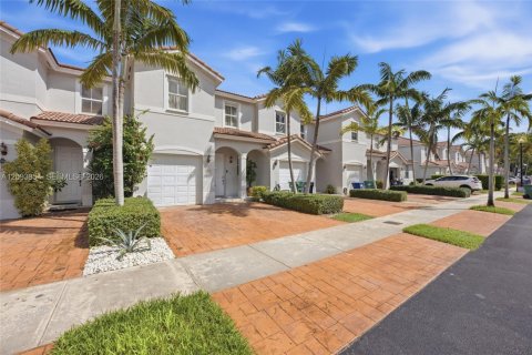 Casa en Miami, Florida 3 dormitorios, 168.34 m2 № 2378819