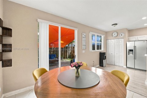 Casa en venta en Miami, Florida, 3 dormitorios, 168.34 m2 № 2378819 - foto 25