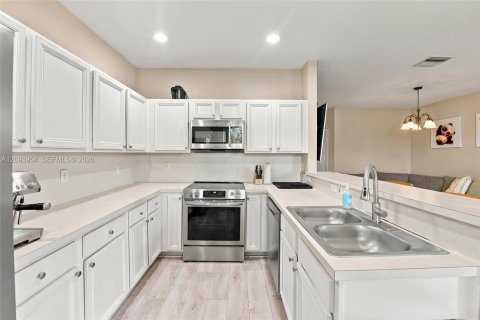 Casa en venta en Miami, Florida, 3 dormitorios, 168.34 m2 № 2378819 - foto 28