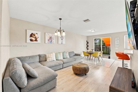 Casa en venta en Miami, Florida, 3 dormitorios, 168.34 m2 № 2378819 - foto 9