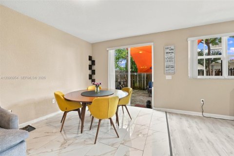 Casa en venta en Miami, Florida, 3 dormitorios, 168.34 m2 № 2378819 - foto 6